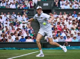 Sinner vola agli ottavi di Wimbledon, Brooksby piegato in tre set