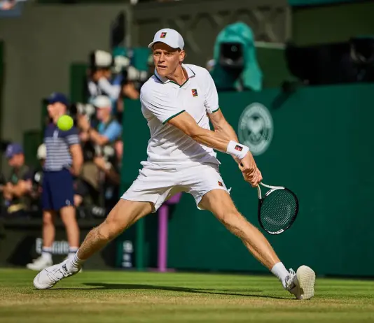Sinner resta il re di Wimbledon, battuto Zverev in 4 set