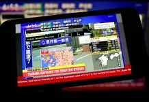 Terremoto di magnitudo 7.1 in Giappone, si cercano persone sotto le macerie. Revocato l’allarme tsunami