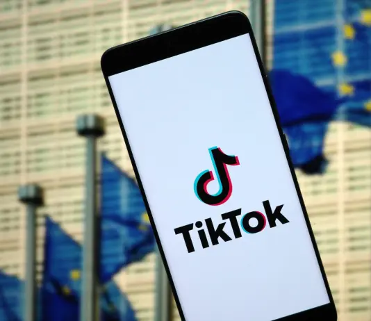 La Commissione Europea contesta a TikTok la sicurezza per gli account dei minori