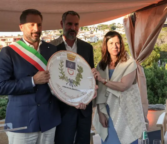 Intitolata a Karim Aga Khan la celebre piazzetta di Porto Cervo, Todde “Riconosciamo il valore di un uomo che ha immaginato il futuro”