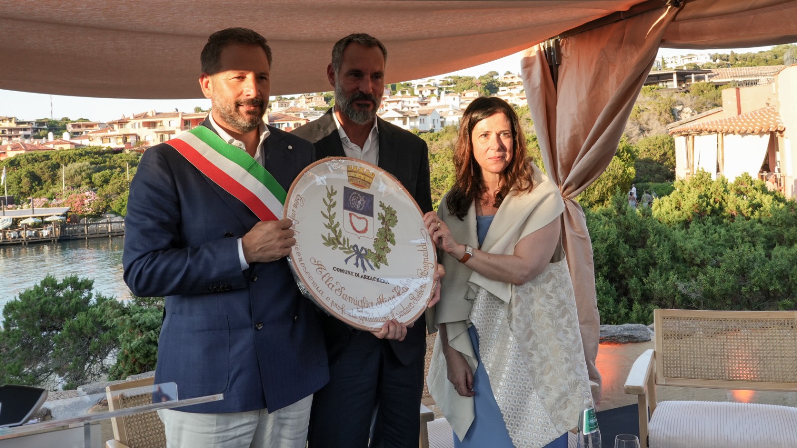 Intitolata a Karim Aga Khan la celebre piazzetta di Porto Cervo, Todde “Riconosciamo il valore di un uomo che ha immaginato il futuro”