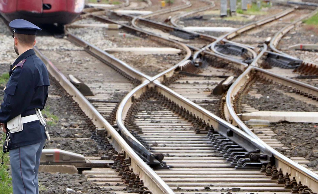 Tragedia in provincia di Udine, operaio muore travolto da un treno