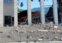 Crolla una parte dell’edificio del Tribunale di Bolzano, sopralluoghi in corso