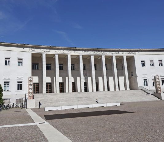 Crolla una parte dell’edificio del Tribunale di Bolzano, sopralluoghi in corso