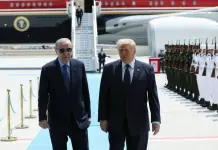 Trump ad Ankara per il vertice Nato: “Italia, Francia, Germania e Regno Unito non ci hanno aiutato. Con la Turchia ottimi rapporti”