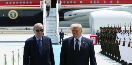 Trump ad Ankara per il vertice Nato: “Italia, Francia, Germania e Uk non ci hanno aiutato. Meloni brava persona ma ha fatto un errore”