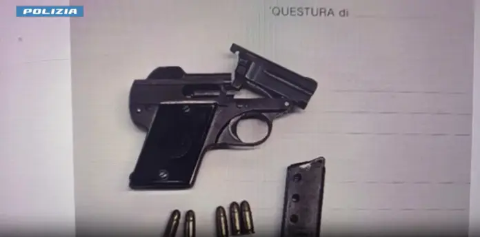 Polizia Catania pistola