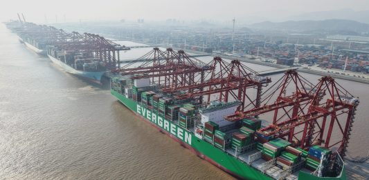 Cina ospita otto dei primi dieci porti al mondo per volume di merci movimentate