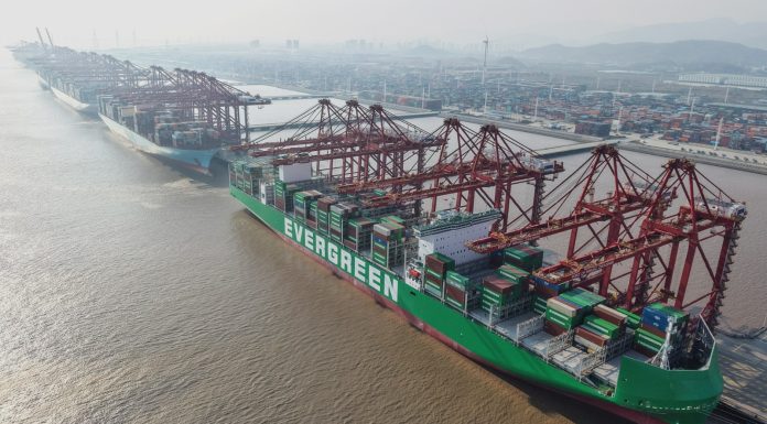 Cina ospita otto dei primi dieci porti al mondo per volume di merci movimentate