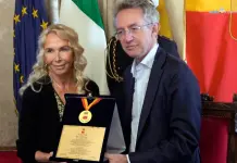 Conferita la Medaglia della città di Napoli a Trudie Styler, Manfredi: “Giusto riconoscimento”