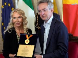 Conferita la Medaglia della città di Napoli a Trudie Styler, Manfredi: “Giusto riconoscimento”