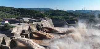 Cina: rilascio d’acqua dal bacino di Xiaolangdi (1)