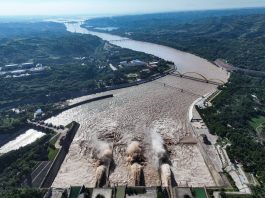 Cina: rilascio d’acqua dal bacino di Xiaolangdi (2)
