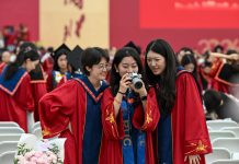 Cina: alla Renmin University cerimonia per 8.244 laureati (1)
