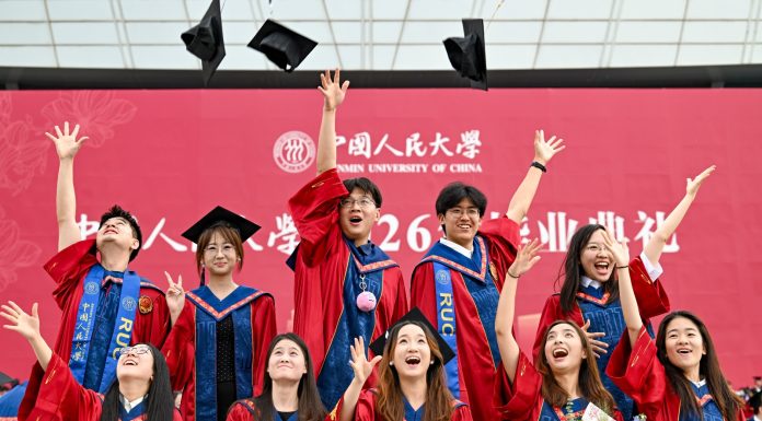 Cina: alla Renmin University cerimonia per 8.244 laureati (2)