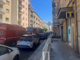 Omicidio a Palermo, un uomo si barrica in casa e minaccia di far esplodere il palazzo. Poi si arrende e viene arrestato / Video