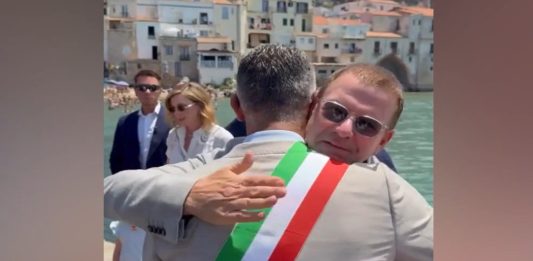 L’ambasciatore statunitense Fertitta visita Cefalù: “Legame profondo tra la Sicilia e gli Usa” / Video