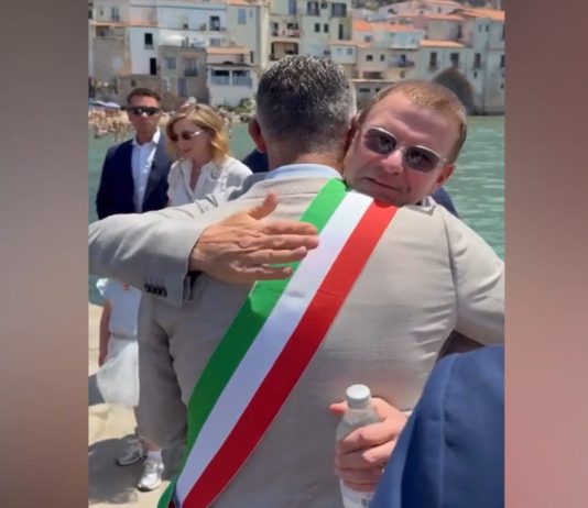 L’ambasciatore statunitense Fertitta visita Cefalù: “Legame profondo tra la Sicilia e gli Usa” / Video
