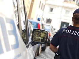 Roma, blitz della Polizia nelle piazze di spiaccio di Tor Bella Monaca: 9 arresti