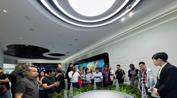 Cina: trasformazione digitale stupisce delegazione di politici e media a Guiyang
