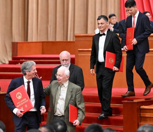 Cina: Pechino, assegnato premio più prestigioso per scienza e tecnologia (3)