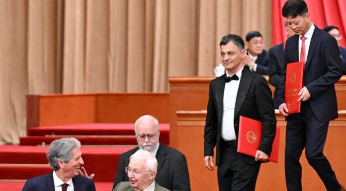 Cina: Pechino, assegnato premio più prestigioso per scienza e tecnologia (3)