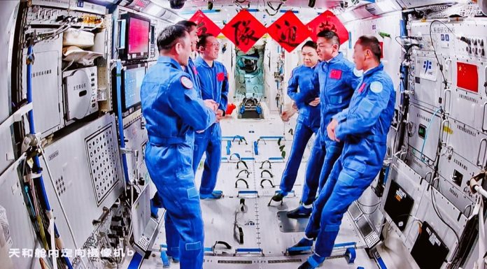 Cina: equipaggio della Shenzhou-23 testa nuovo dispositivo di misurazione