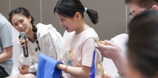 Cina: Chen Yuxi al campo estivo UNICEF per bambini con disabilità visive (1)