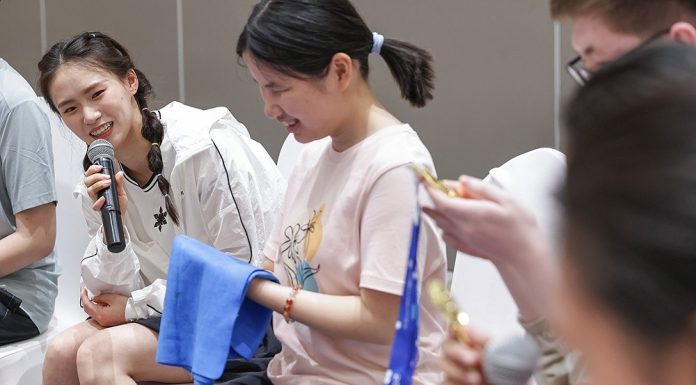 Cina: Chen Yuxi al campo estivo UNICEF per bambini con disabilità visive (1)