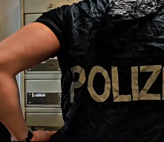 Nascondevano la droga in un magazzino a Ostia: due arresti e 11kg di hashish sequestrati