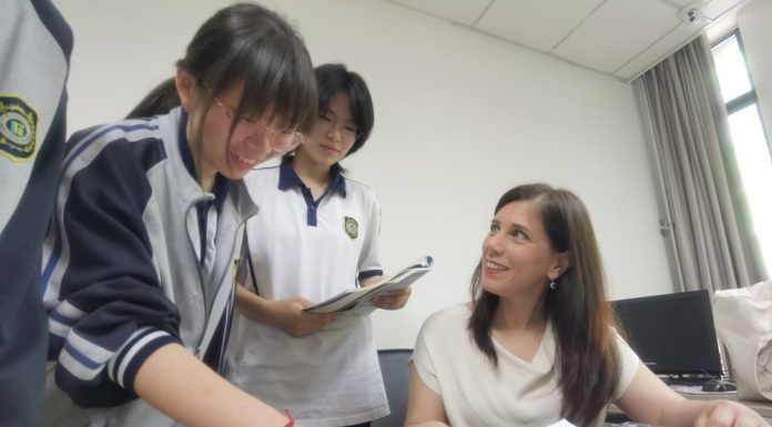 Cina: Qingdao, insegnante italiana amplia gli orizzonti dei suoi studenti cinesi