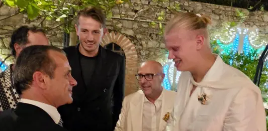 Haaland a Taormina, il sindaco De Luca lo accoglie con ironia: “Il vero bomber sono io”
