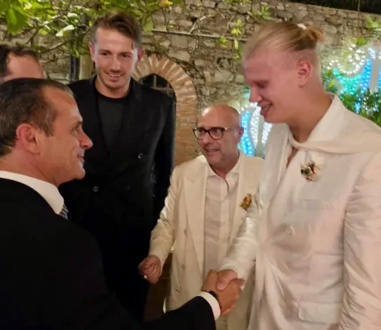 Haaland a Taormina, il sindaco De Luca lo accoglie con ironia: “Il vero bomber sono io”