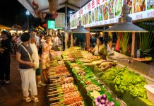 Cina: Yunnan, in aumento visitatori al mercato notturno Starlight (1)