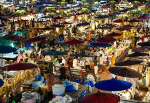 Cina: Yunnan, in aumento visitatori al mercato notturno Starlight (2)