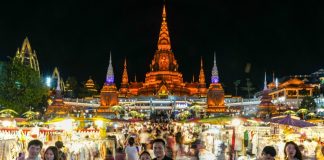 Cina: Yunnan, in aumento visitatori al mercato notturno Starlight (3)