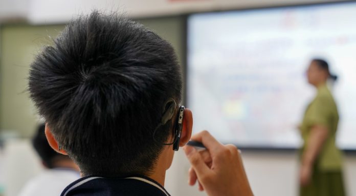 Cina: dispositivo bionico aiuta gli ipoacusici a comprendere i suoni