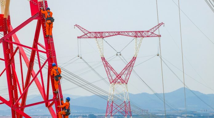 Cina: cresce consumo energetico per domanda generata da IA e settori high-tech