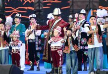 Cina: Xinjiang, cultura e tradizioni al festival internazionale Manas (1)