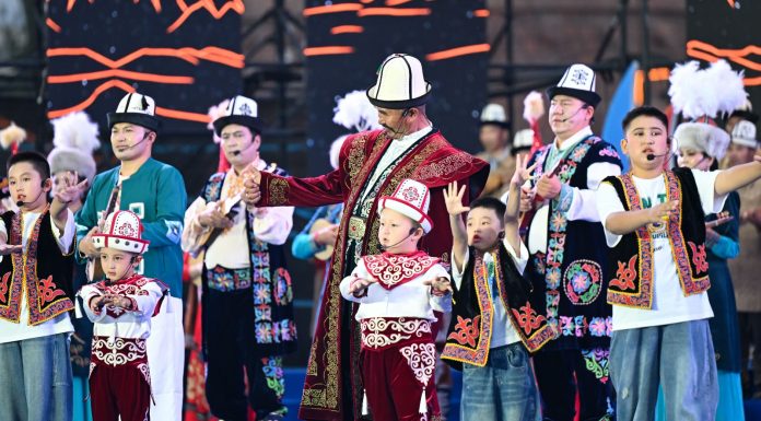 Cina: Xinjiang, cultura e tradizioni al festival internazionale Manas (1)