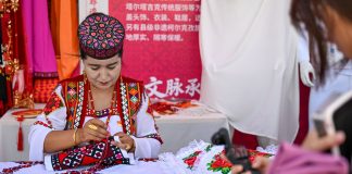 Cina: Xinjiang, cultura e tradizioni al festival internazionale Manas (2)
