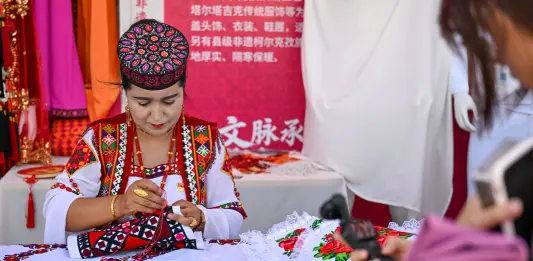Cina: Xinjiang, cultura e tradizioni al festival internazionale Manas (2)