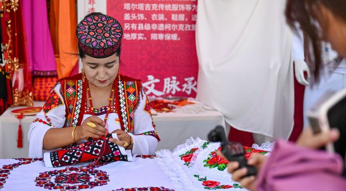 Cina: Xinjiang, cultura e tradizioni al festival internazionale Manas (2)