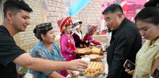 Cina: Xinjiang, cultura e tradizioni al festival internazionale Manas (3)