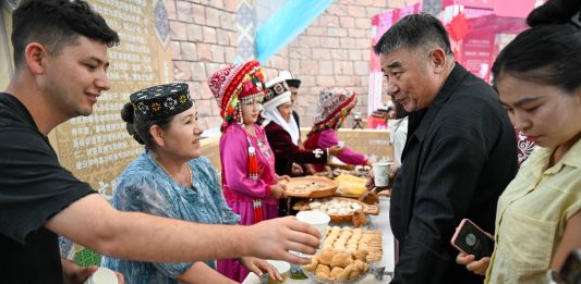 Cina: Xinjiang, cultura e tradizioni al festival internazionale Manas (3)