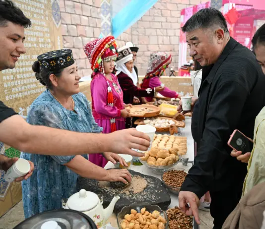Cina: Xinjiang, cultura e tradizioni al festival internazionale Manas (3)