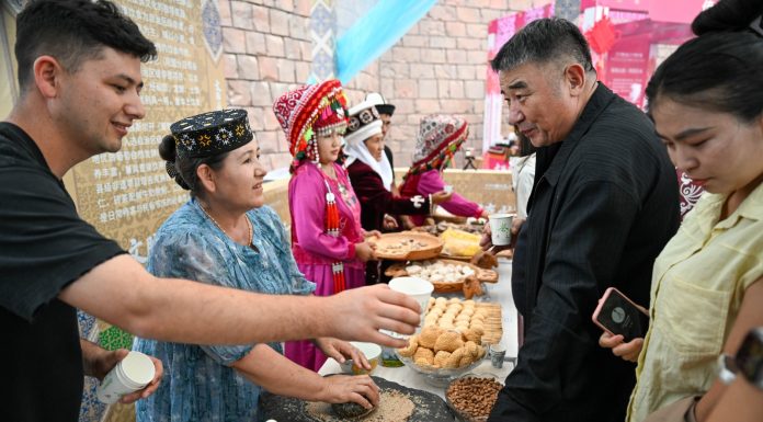 Cina: Xinjiang, cultura e tradizioni al festival internazionale Manas (3)