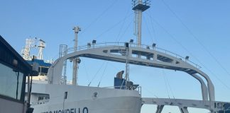 Attimi di paura a Messina, un traghetto durante l’attracco urta una banchina: sette feriti lievi