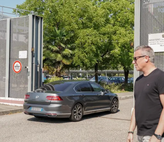 Salvini al carcere di Bollate fa visita a Mario Roggero: “Senza minacce non avrebbe reagito, sulla grazia decide Mattarella”